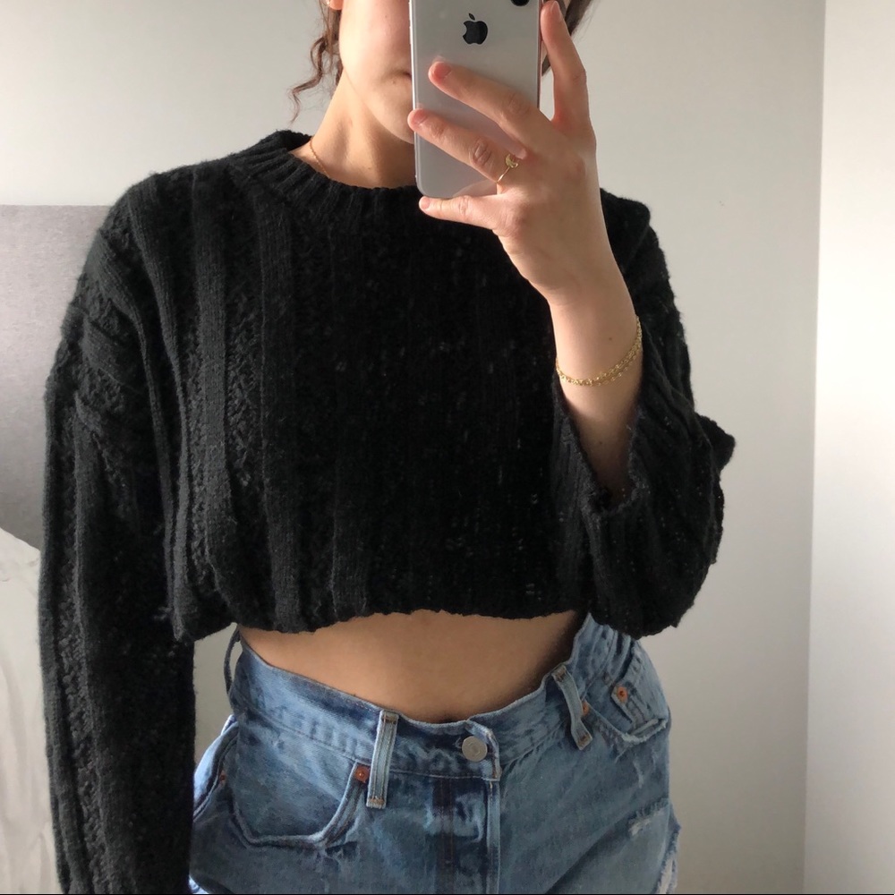 BLACK KNIT SWEATER